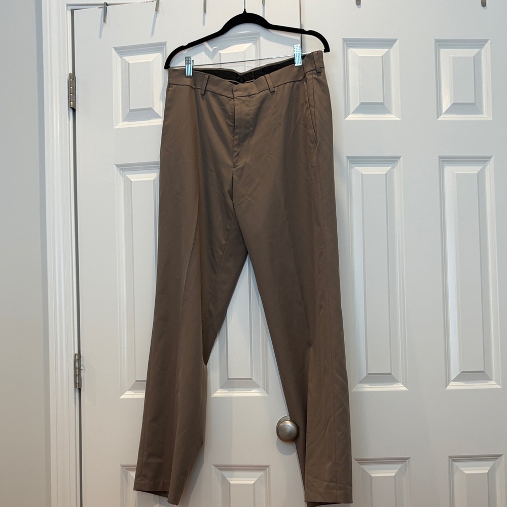 Haggar Men's Brown Straight Chino Pants